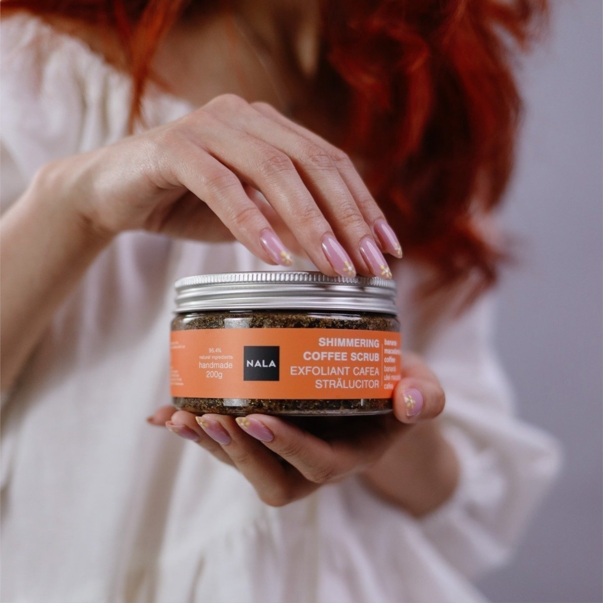 Shimmering Coffee Scrub - Banana & Macadamia Oil