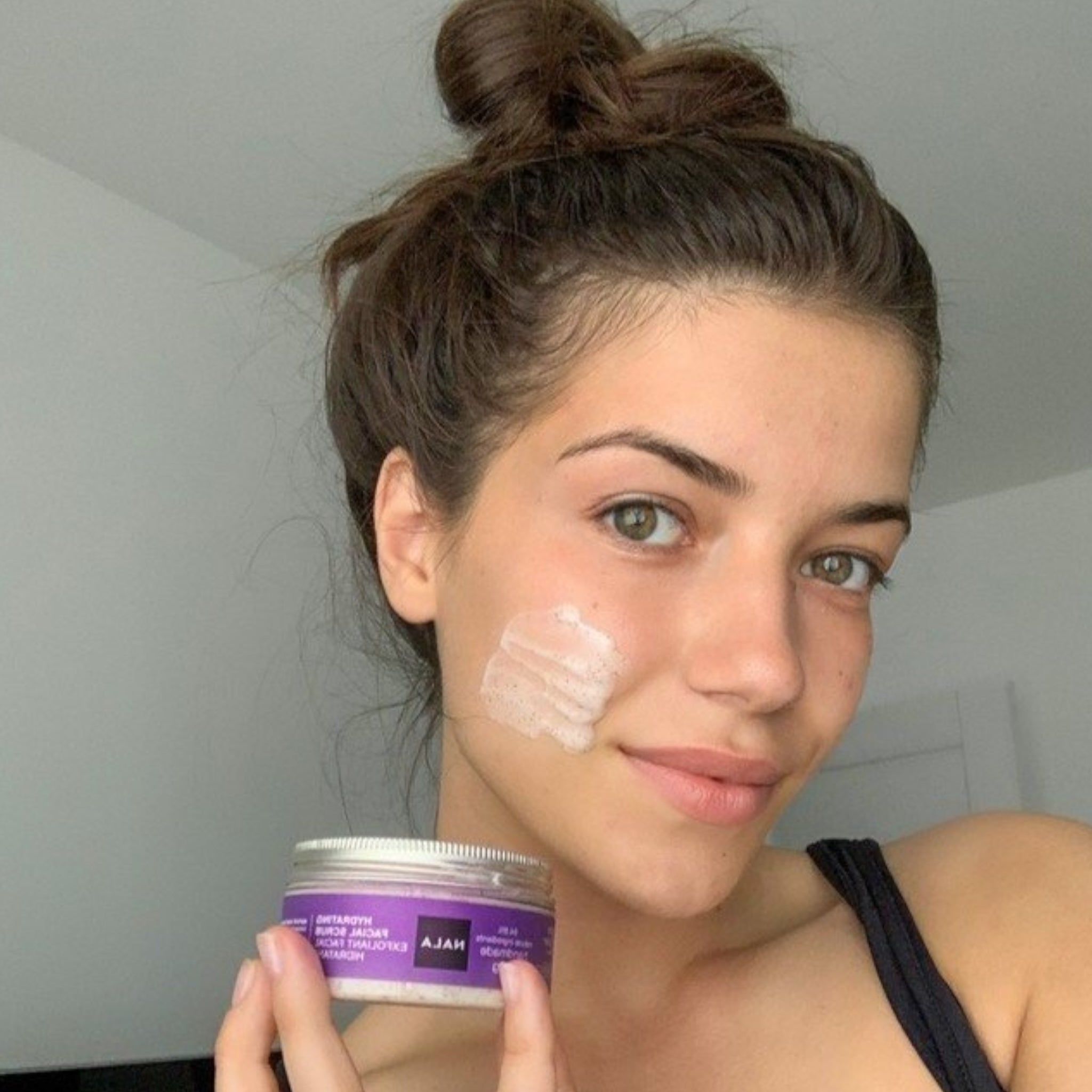 Hydrating Facial Scrub - Apricot Kernel Powder
