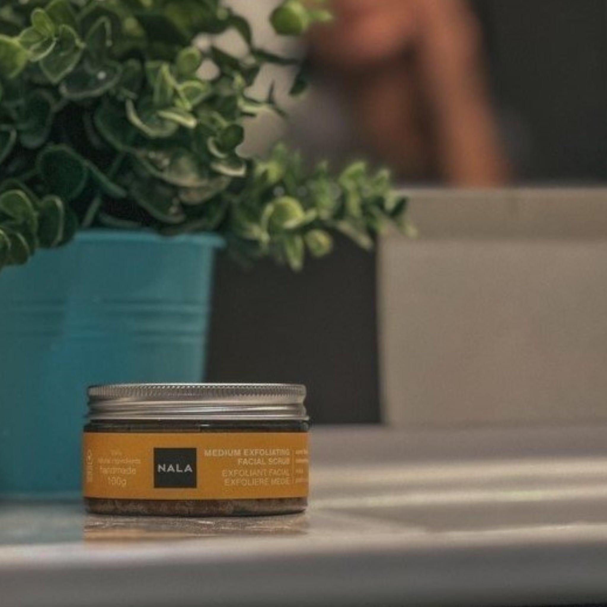 Medium Exfoliating Facial Scrub - Corn flour & Cinnamon