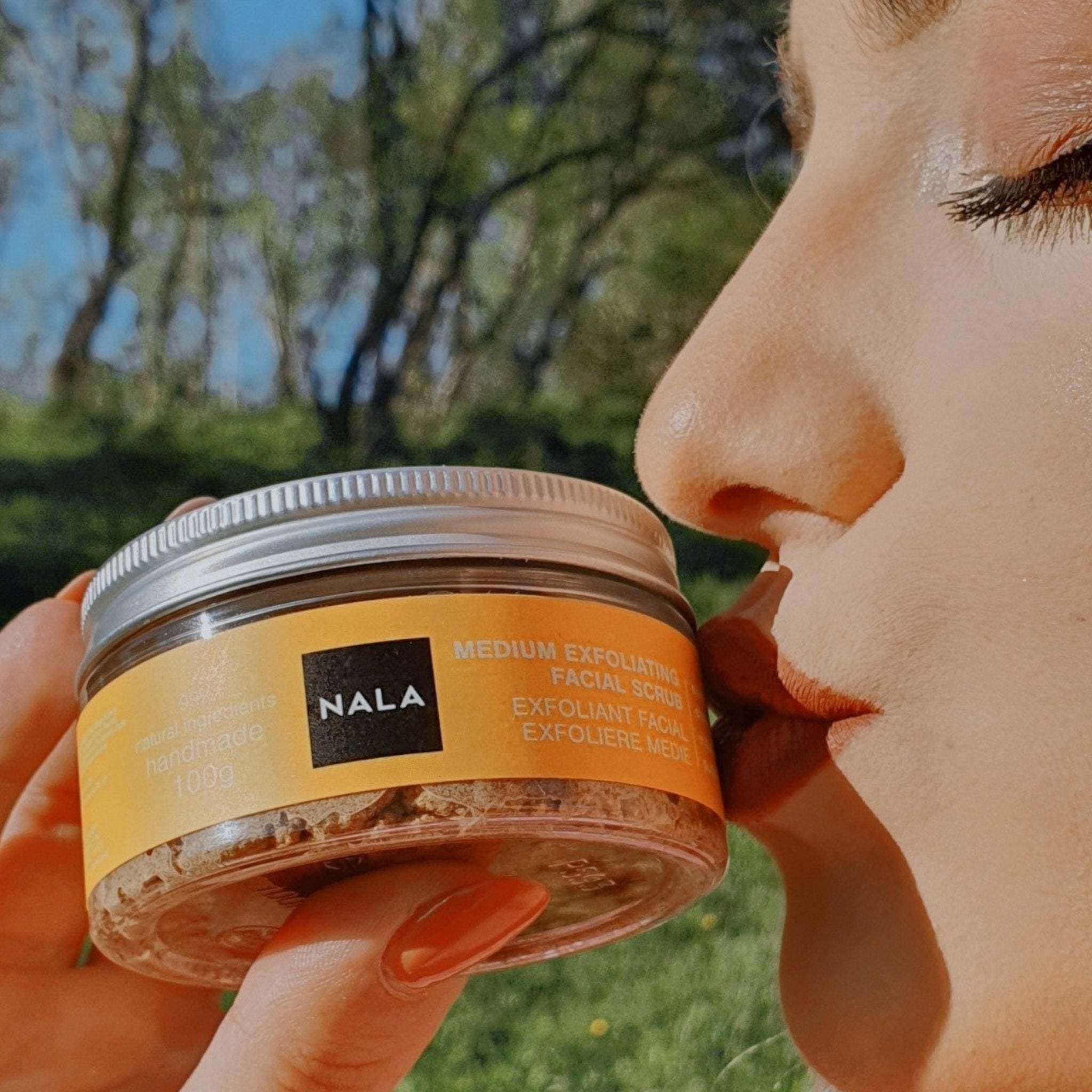 Medium Exfoliating Facial Scrub - Corn flour & Cinnamon