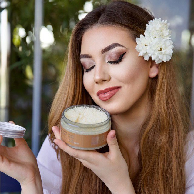 Coconut Flakes Body Scrub - Coconut Cocktail